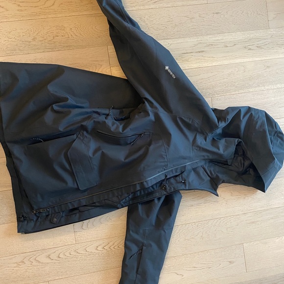 GORE-TEX Insulated jacket never worn. Only took off the labels. - Picture 4 of 7